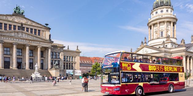 Big Bus Berlin vor dem Konzerthaus Berlin