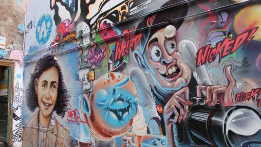 Streetart vor dem Anne Frank Zentrum 2014